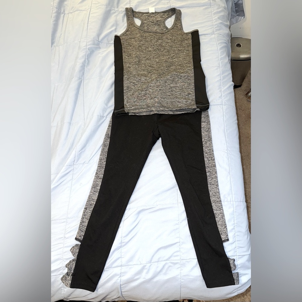 Workout outfit. Gaiam capri leggings and matching tank top